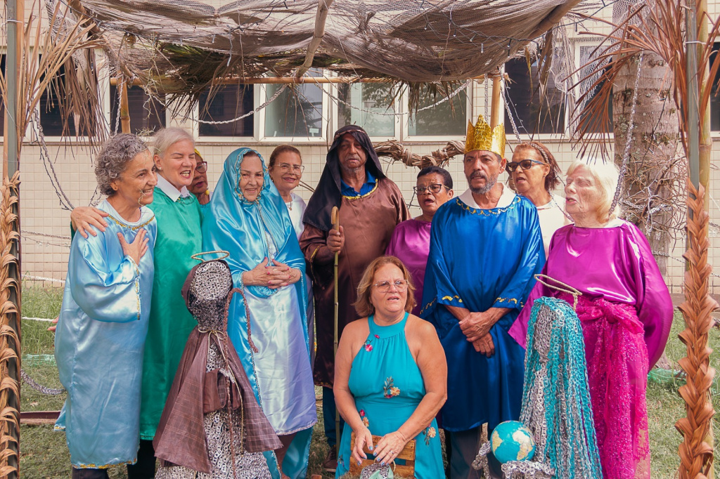 Com apresentação teatral e do Coral Alvorada, a AAPVR inaugura seu presépio de Natal